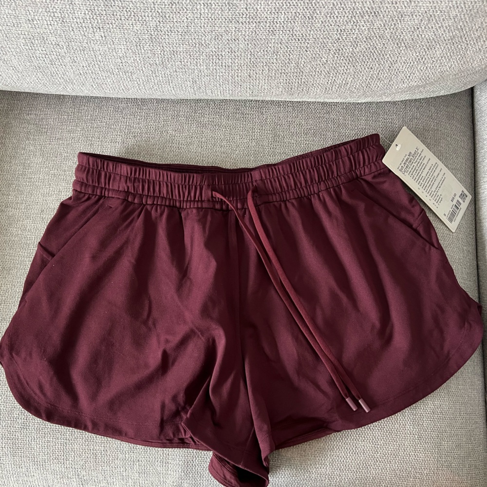 NWT Lululemon soft jersey shorts 3”